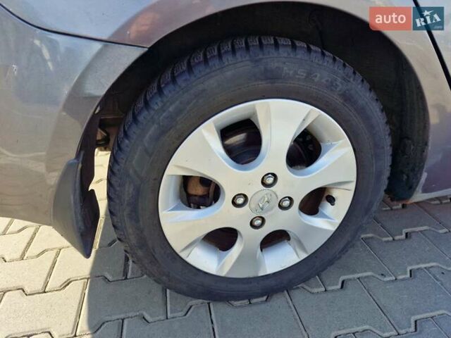 Серый Киа Рио, объемом двигателя 1.4 л и пробегом 187 тыс. км за 4900 $, фото 3 на Automoto.ua