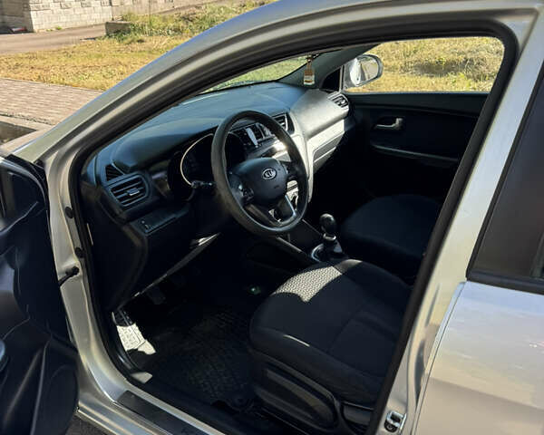 Серый Киа Рио, объемом двигателя 1.4 л и пробегом 155 тыс. км за 6200 $, фото 9 на Automoto.ua