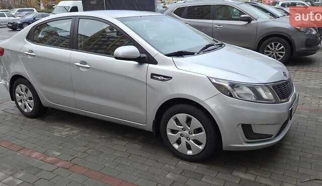Серый Киа Рио, объемом двигателя 1.4 л и пробегом 140 тыс. км за 7200 $, фото 5 на Automoto.ua