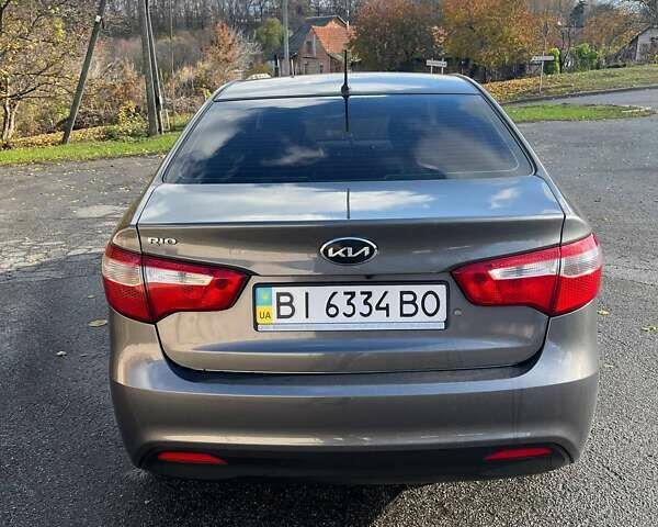 Серый Киа Рио, объемом двигателя 1.4 л и пробегом 190 тыс. км за 7000 $, фото 3 на Automoto.ua