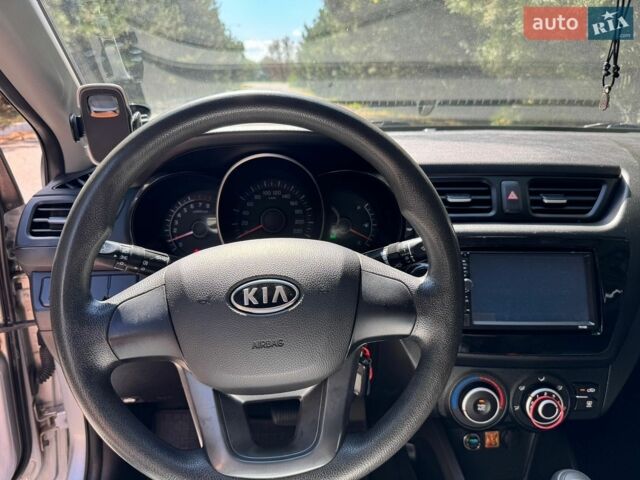 Сірий Кіа Ріо, об'ємом двигуна 1.4 л та пробігом 94 тис. км за 8799 $, фото 18 на Automoto.ua
