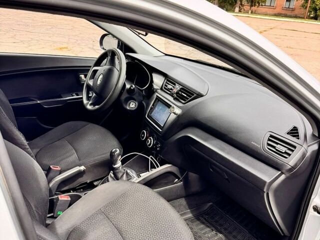 Серый Киа Рио, объемом двигателя 1.4 л и пробегом 247 тыс. км за 6900 $, фото 7 на Automoto.ua