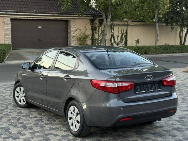 Серый Киа Рио, объемом двигателя 1.6 л и пробегом 133 тыс. км за 8300 $, фото 4 на Automoto.ua