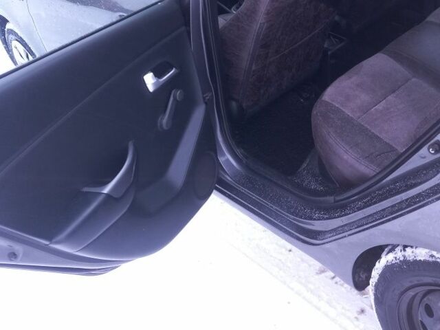 Сірий Кіа Ріо, об'ємом двигуна 0 л та пробігом 133 тис. км за 8200 $, фото 7 на Automoto.ua