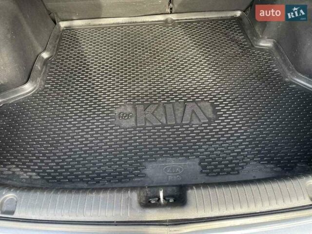 Серый Киа Рио, объемом двигателя 1.4 л и пробегом 171 тыс. км за 7300 $, фото 12 на Automoto.ua