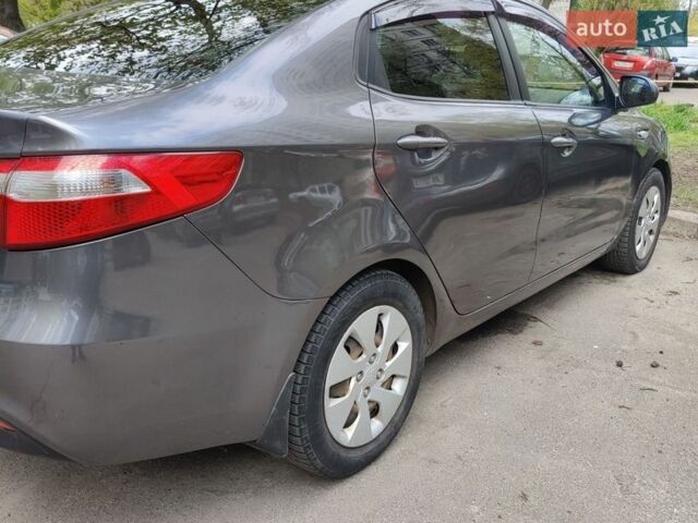 Серый Киа Рио, объемом двигателя 1.4 л и пробегом 242 тыс. км за 5750 $, фото 3 на Automoto.ua