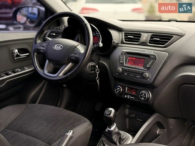Серый Киа Рио, объемом двигателя 1.59 л и пробегом 180 тыс. км за 7300 $, фото 14 на Automoto.ua