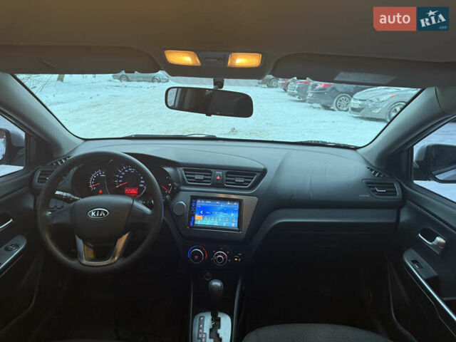 Серый Киа Рио, объемом двигателя 1.4 л и пробегом 130 тыс. км за 7300 $, фото 12 на Automoto.ua