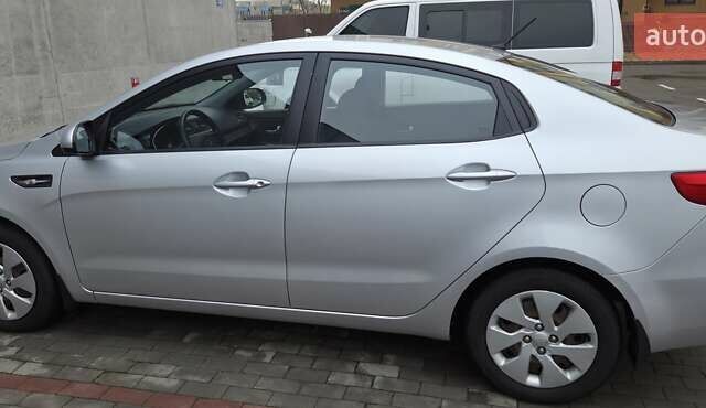 Серый Киа Рио, объемом двигателя 1.4 л и пробегом 140 тыс. км за 7200 $, фото 4 на Automoto.ua