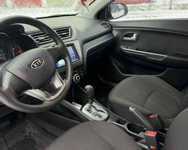 Сірий Кіа Ріо, об'ємом двигуна 1.4 л та пробігом 130 тис. км за 7500 $, фото 4 на Automoto.ua