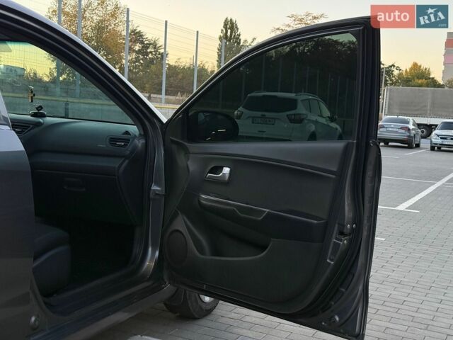 Сірий Кіа Ріо, об'ємом двигуна 1.4 л та пробігом 170 тис. км за 5500 $, фото 21 на Automoto.ua