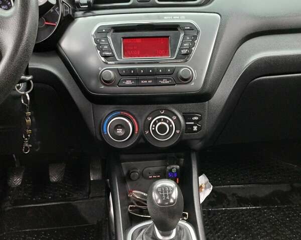 Серый Киа Рио, объемом двигателя 1.4 л и пробегом 155 тыс. км за 5600 $, фото 5 на Automoto.ua