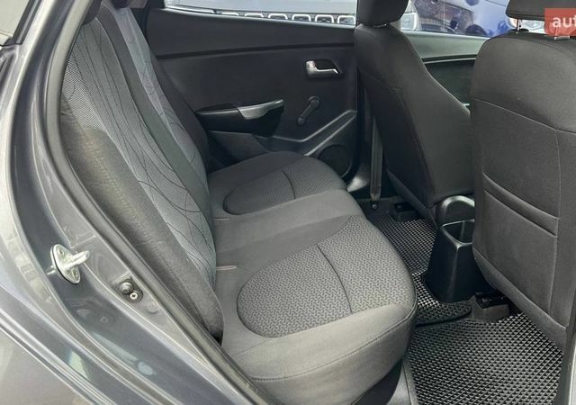 Сірий Кіа Ріо, об'ємом двигуна 1.4 л та пробігом 190 тис. км за 7500 $, фото 16 на Automoto.ua
