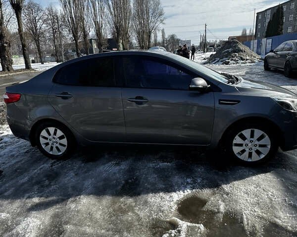 Серый Киа Рио, объемом двигателя 1.59 л и пробегом 275 тыс. км за 7000 $, фото 3 на Automoto.ua