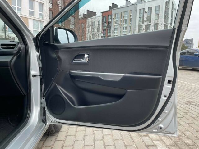 Серый Киа Рио, объемом двигателя 1.6 л и пробегом 121 тыс. км за 9500 $, фото 25 на Automoto.ua
