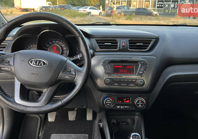 Серый Киа Рио, объемом двигателя 1.6 л и пробегом 300 тыс. км за 5300 $, фото 19 на Automoto.ua