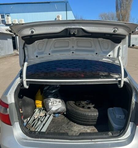 Серый Киа Рио, объемом двигателя 1.4 л и пробегом 247 тыс. км за 6400 $, фото 10 на Automoto.ua