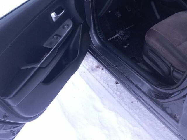 Сірий Кіа Ріо, об'ємом двигуна 0 л та пробігом 133 тис. км за 8200 $, фото 5 на Automoto.ua