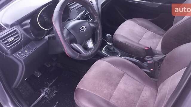 Серый Киа Рио, объемом двигателя 1.4 л и пробегом 133 тыс. км за 8200 $, фото 22 на Automoto.ua