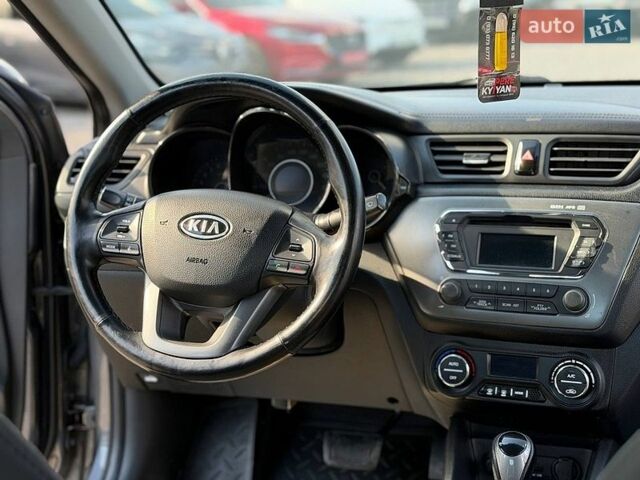 Сірий Кіа Ріо, об'ємом двигуна 1.6 л та пробігом 162 тис. км за 7000 $, фото 8 на Automoto.ua