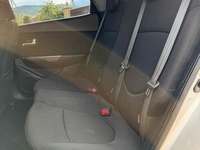 Сірий Кіа Ріо, об'ємом двигуна 1.6 л та пробігом 185 тис. км за 7650 $, фото 21 на Automoto.ua