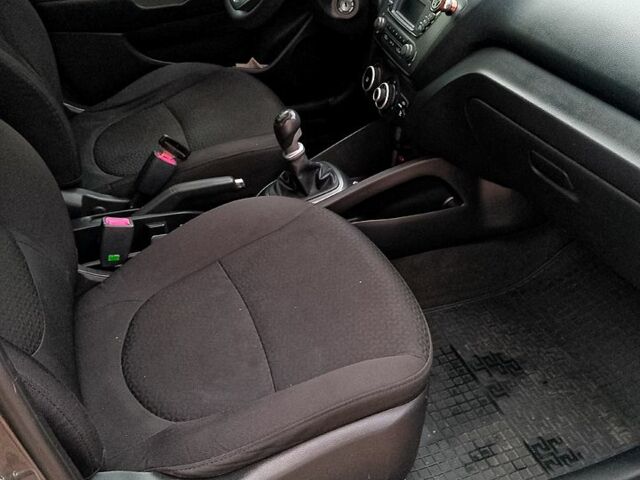 Сірий Кіа Ріо, об'ємом двигуна 1.4 л та пробігом 206 тис. км за 7800 $, фото 4 на Automoto.ua