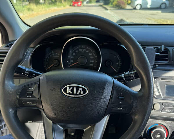 Серый Киа Рио, объемом двигателя 1.4 л и пробегом 155 тыс. км за 6200 $, фото 11 на Automoto.ua