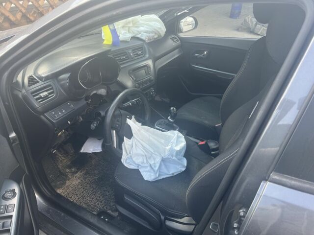 Сірий Кіа Ріо, об'ємом двигуна 1.6 л та пробігом 112 тис. км за 2000 $, фото 5 на Automoto.ua