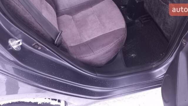 Серый Киа Рио, объемом двигателя 1.4 л и пробегом 133 тыс. км за 8200 $, фото 18 на Automoto.ua