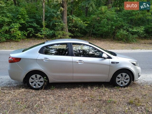 Серый Киа Рио, объемом двигателя 1.4 л и пробегом 200 тыс. км за 5300 $, фото 3 на Automoto.ua