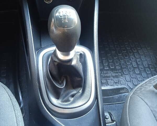 Киа Рио 2012 в Харькове на Automoto.ua Серый Киа Рио, объемом двигателя 1.4 л и пробегом 185 тыс. км за 5300 $, фото 8 на Automoto.ua