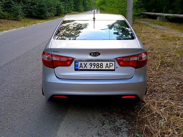 Сірий Кіа Ріо, об'ємом двигуна 1.4 л та пробігом 230 тис. км за 5750 $, фото 2 на Automoto.ua