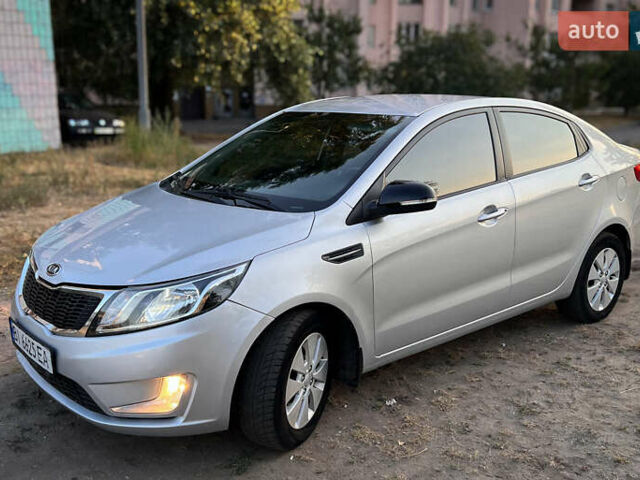 Серый Киа Рио, объемом двигателя 1.6 л и пробегом 300 тыс. км за 5300 $, фото 2 на Automoto.ua