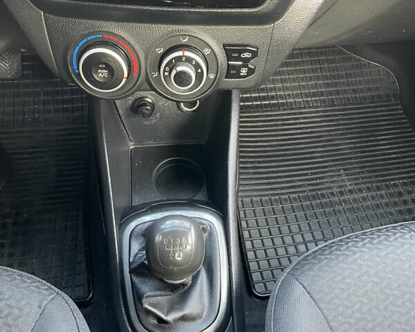 Серый Киа Рио, объемом двигателя 1.4 л и пробегом 167 тыс. км за 5999 $, фото 24 на Automoto.ua