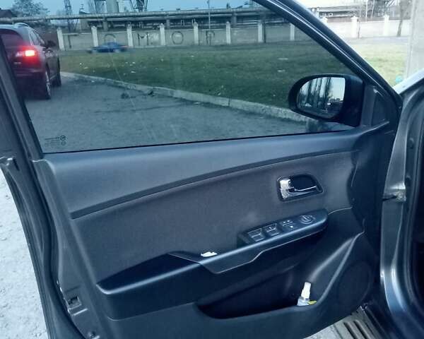 Серый Киа Рио, объемом двигателя 1.59 л и пробегом 148 тыс. км за 7900 $, фото 17 на Automoto.ua