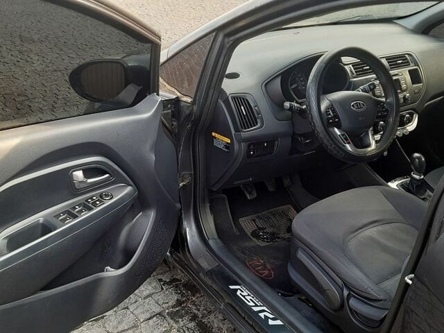 Серый Киа Рио, объемом двигателя 1.59 л и пробегом 250 тыс. км за 6500 $, фото 5 на Automoto.ua