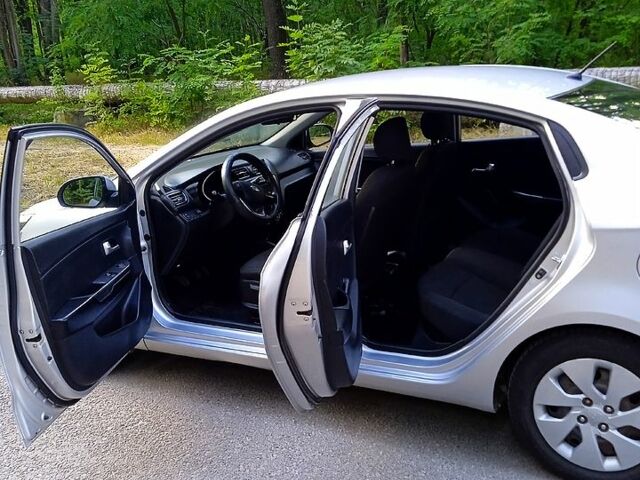 Сірий Кіа Ріо, об'ємом двигуна 1.4 л та пробігом 230 тис. км за 5750 $, фото 6 на Automoto.ua