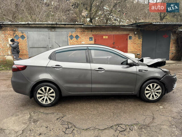 Серый Киа Рио, объемом двигателя 1.4 л и пробегом 250 тыс. км за 1950 $, фото 6 на Automoto.ua