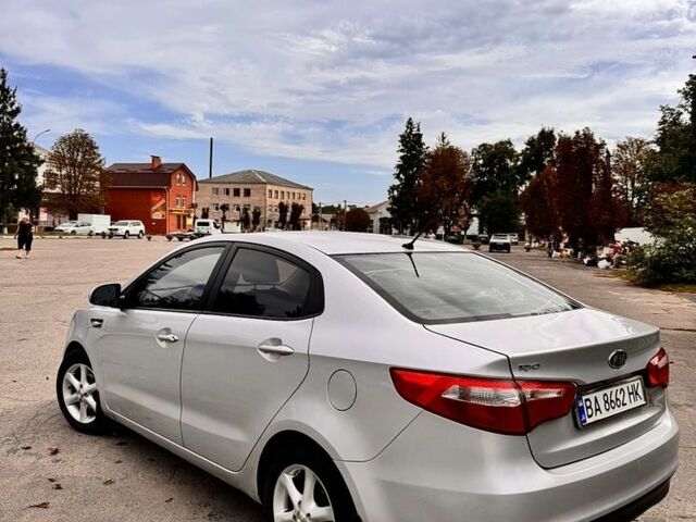 Серый Киа Рио, объемом двигателя 1.4 л и пробегом 247 тыс. км за 6900 $, фото 4 на Automoto.ua