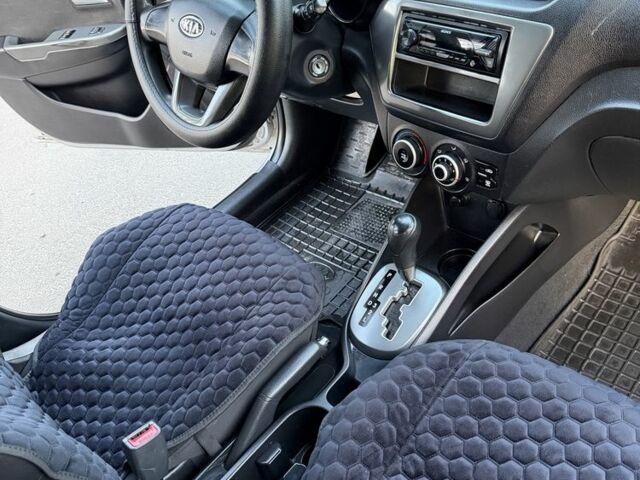 Сірий Кіа Ріо, об'ємом двигуна 1.4 л та пробігом 183 тис. км за 6300 $, фото 17 на Automoto.ua