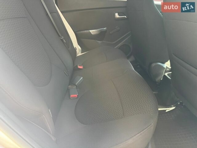 Сірий Кіа Ріо, об'ємом двигуна 1.4 л та пробігом 94 тис. км за 8799 $, фото 29 на Automoto.ua