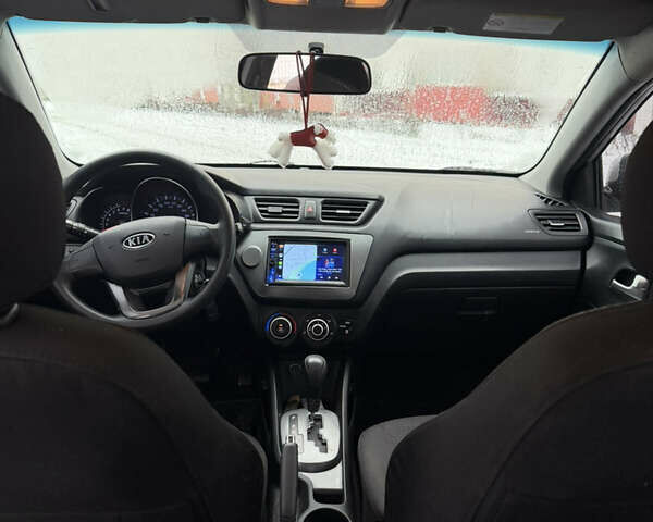 Сірий Кіа Ріо, об'ємом двигуна 1.4 л та пробігом 130 тис. км за 7500 $, фото 7 на Automoto.ua