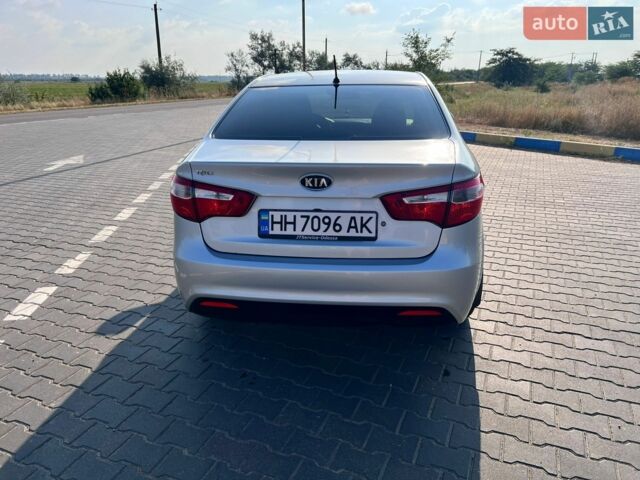 Сірий Кіа Ріо, об'ємом двигуна 1.4 л та пробігом 175 тис. км за 8000 $, фото 5 на Automoto.ua