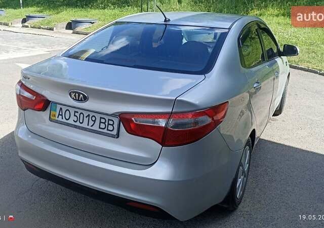 Серый Киа Рио, объемом двигателя 1.59 л и пробегом 300 тыс. км за 2200 $, фото 1 на Automoto.ua