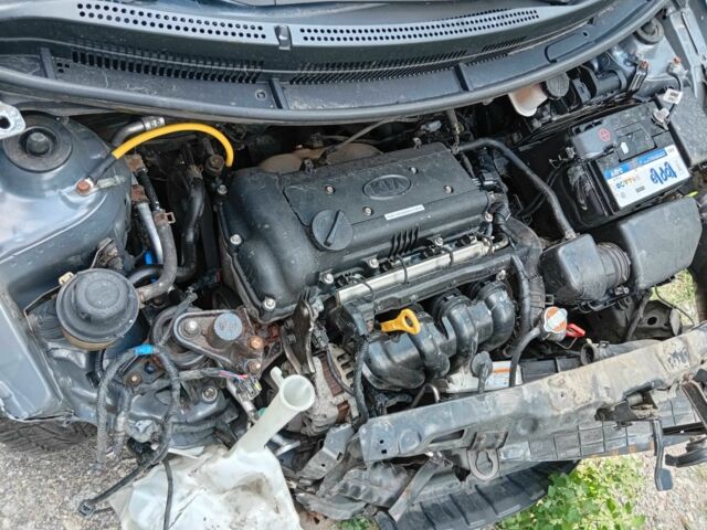 Сірий Кіа Ріо, об'ємом двигуна 1.6 л та пробігом 200 тис. км за 2300 $, фото 16 на Automoto.ua