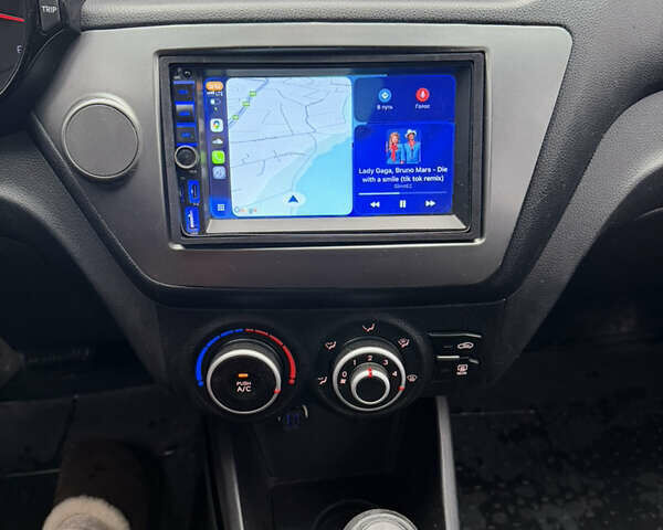 Сірий Кіа Ріо, об'ємом двигуна 1.4 л та пробігом 130 тис. км за 7500 $, фото 8 на Automoto.ua