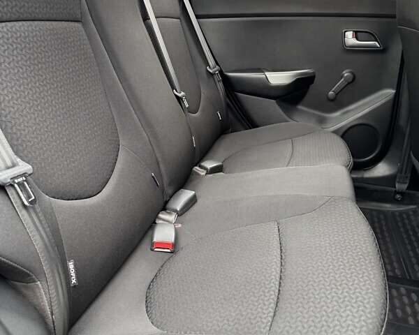 Серый Киа Рио, объемом двигателя 1.4 л и пробегом 82 тыс. км за 9200 $, фото 28 на Automoto.ua