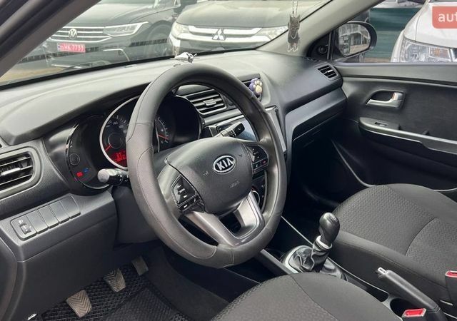 Сірий Кіа Ріо, об'ємом двигуна 1.4 л та пробігом 190 тис. км за 7500 $, фото 12 на Automoto.ua