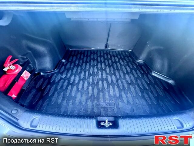 Сірий Кіа Ріо, об'ємом двигуна 1.6 л та пробігом 102 тис. км за 9000 $, фото 10 на Automoto.ua