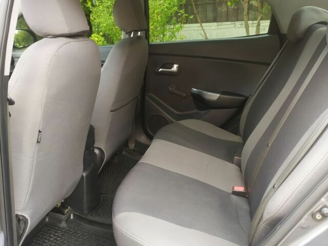 Серый Киа Рио, объемом двигателя 1.4 л и пробегом 223 тыс. км за 5650 $, фото 5 на Automoto.ua